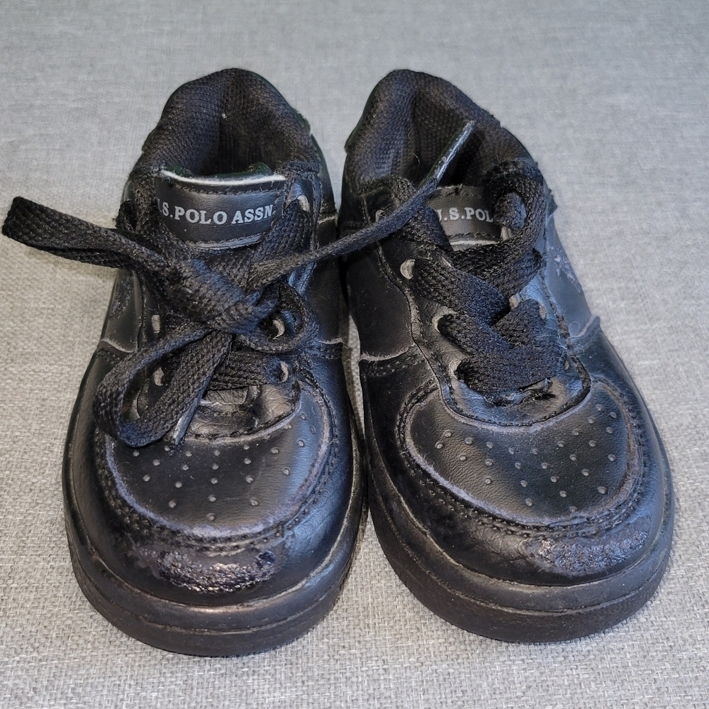 Bundle of 4 pairs of toddler shoes. - Picture 2 of 13